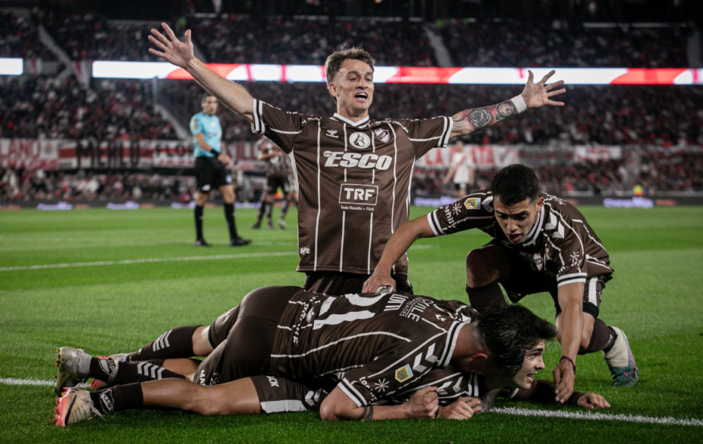 Platense Dió El Golpe Y Eliminó A River En El Monumental