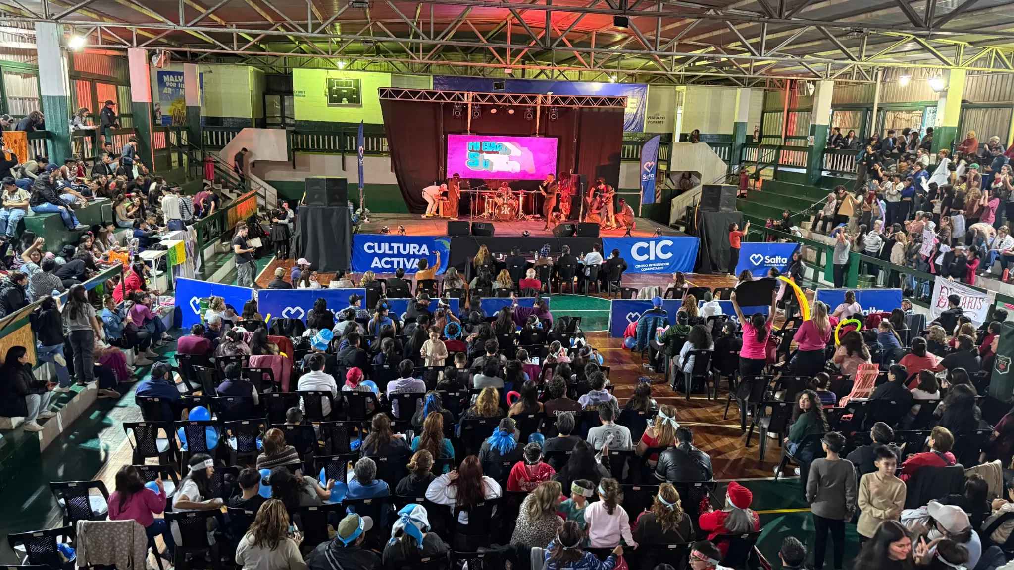 “Mi Barrio Suena”: talento joven, música y futuro en una noche inolvidable