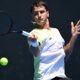 Camilo Ugo Carabelli cayó en su debut ante Learner Tien en el Brisbane International 2026 y ahora continuará su preparación rumbo al Australian Open en el ATP de Auckland.
