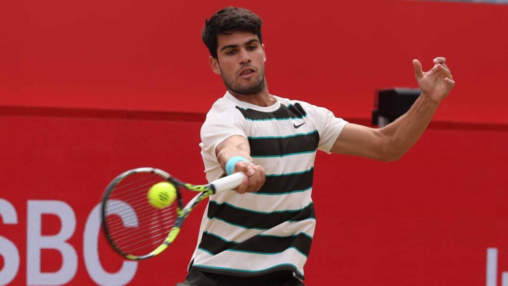 Alcaraz prolonga su momento dulce en Queen’s