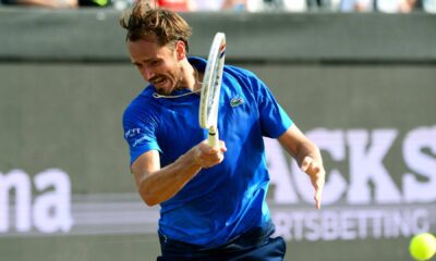 Medvedev pisa fuerte el césped y avanza en 's-Hertogenbosch