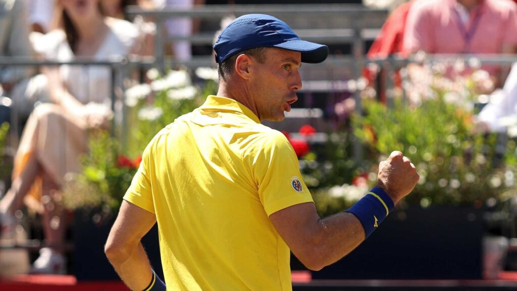 Aferrado a las remontadas, Bautista brilla en Queen’s