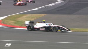 ¡Inthraphuvasak hace historia en Silverstone con su primer triunfo en F3!