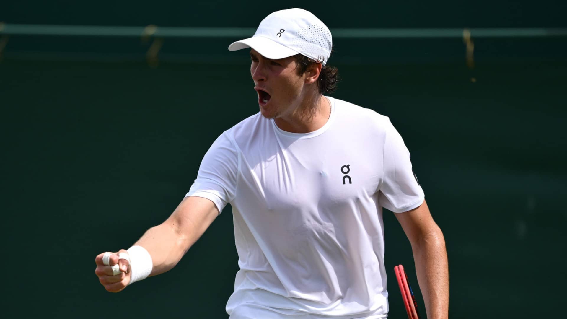 Fonseca firma R3 y hace historia en Wimbledon como el más joven en lograrlo en más de una década.