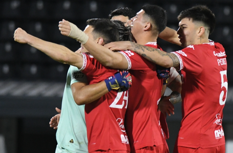 Huracán venció a Instituto por penales y se metió en octavos de la Copa Argentina 2025