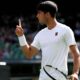 Carlos Alcaraz se blinda en Wimbledon y alcanza 20 victorias seguidas en la Catedral del tenis.