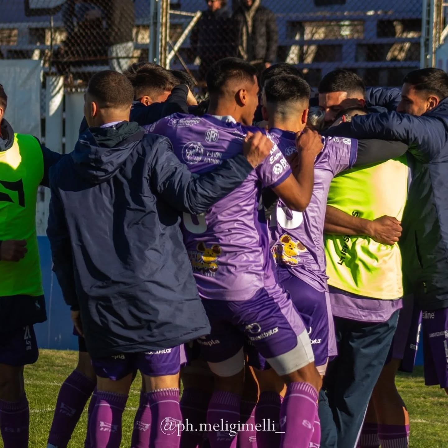 Sacachispas ganó y encontró un alivio para tomar aire en la tabla.