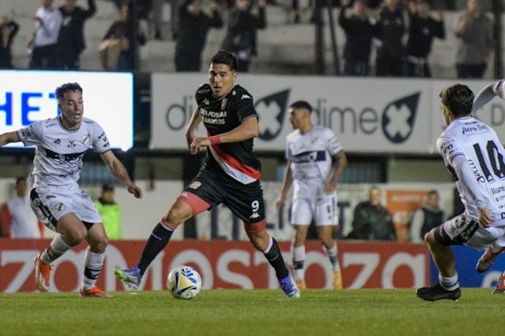 Villa Mitre venció 1-0 a Argentino de Monte Maíz y volvió a festejar tras seis fechas sin victorias.