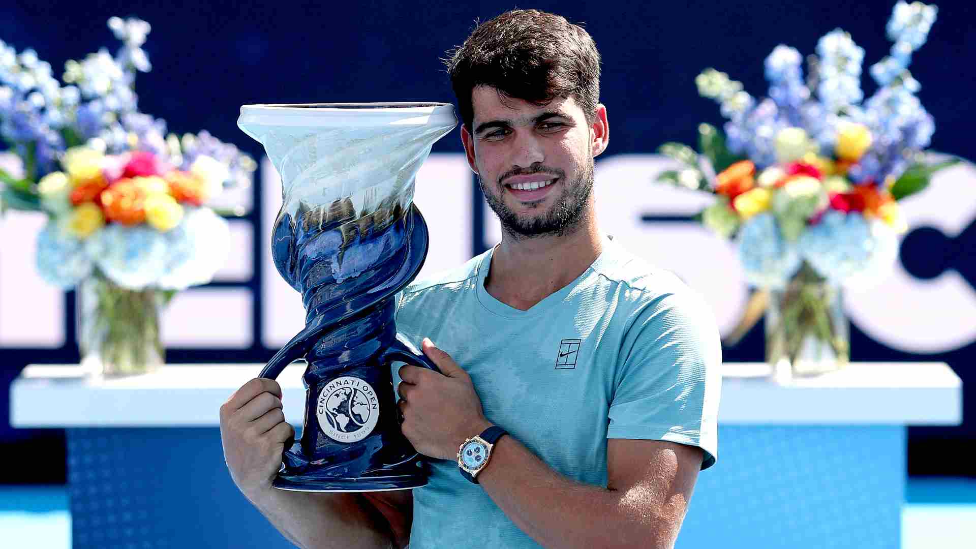 Alcaraz campeón en Cincinnati tras la retirada de Sinner y la rivalidad sigue encendida rumbo al US Open.