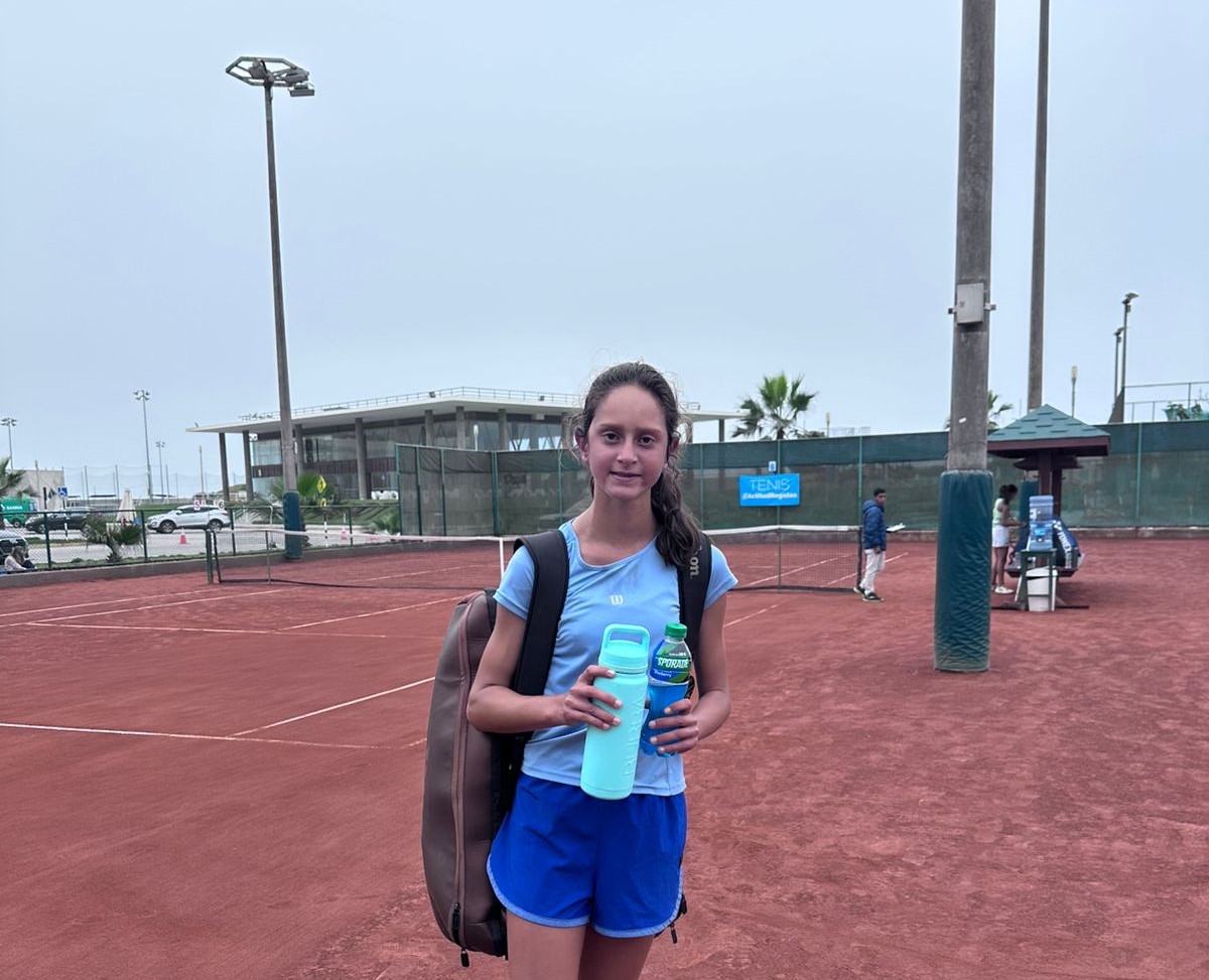 Florencia Mardones está en la final del COSAT G1 Sub 16 en Lima. Venció a Vianka Carreño y va por el título ante Poma Coronado.