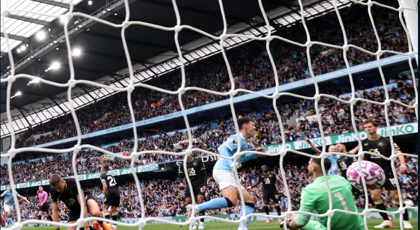 El Manchester City goleó 5-1 al Burnley con doble autogol de Esteve y un doblete de Haaland.