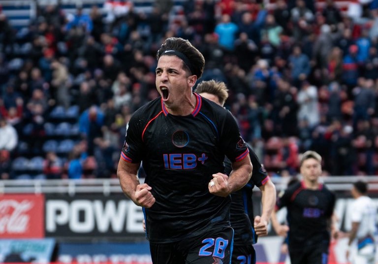 San Lorenzo derrotó 2-0 a Godoy Cruz con goles de Hernández y Cuello y quedó en zona de clasificación del Clausura 2025.