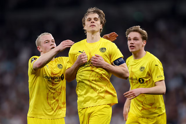 El Bodo/Glimt empató 2-2 ante el Slavia Praga con un gol en el minuto 90 y rescató un punto valioso en su debut en la fase liga Champions League.
