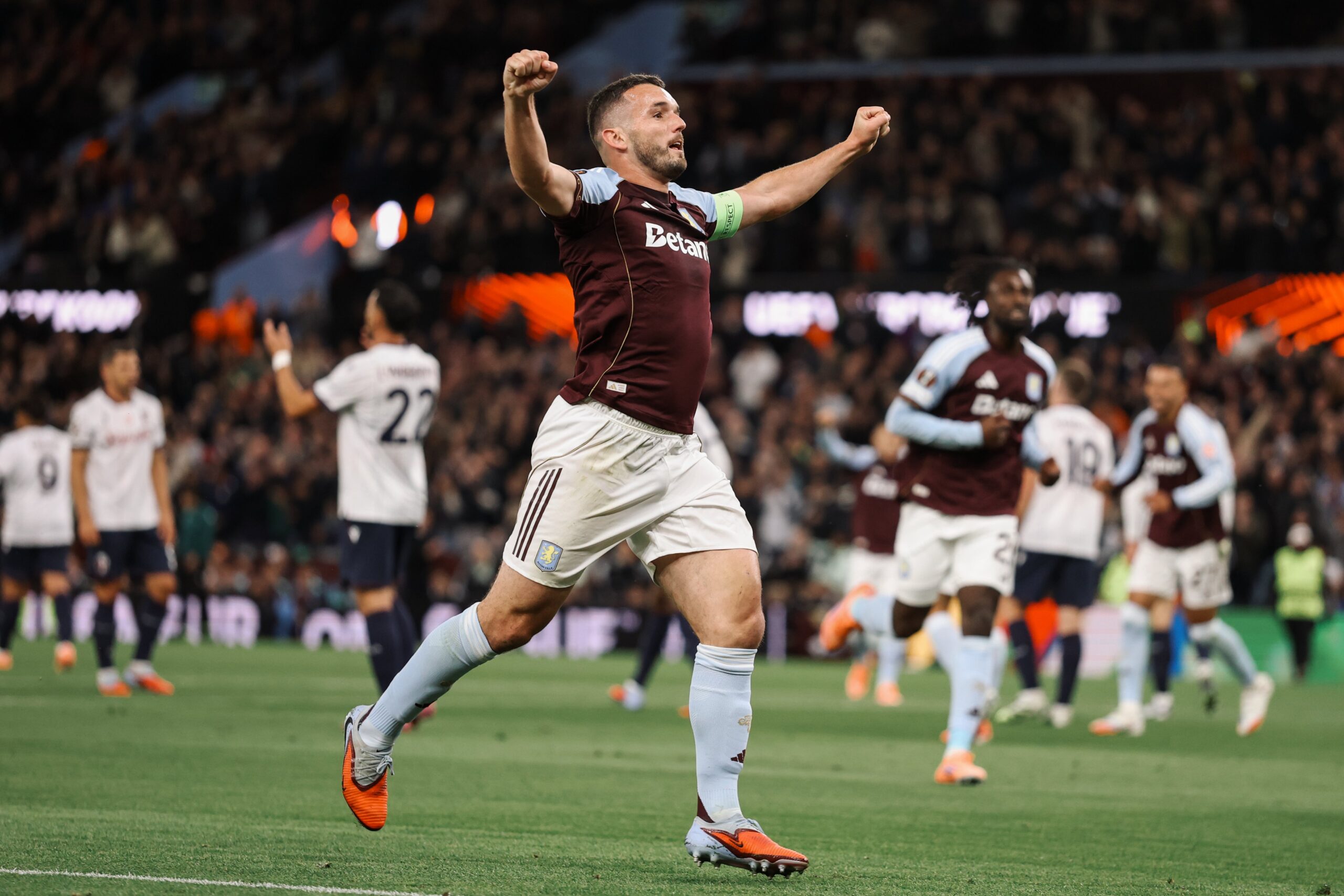 El Olympique de Lyon venció 1-0 al Utrecht con un golazo de Tanner Tessmann, logrando su primera victoria en la Europa League desde 2010.