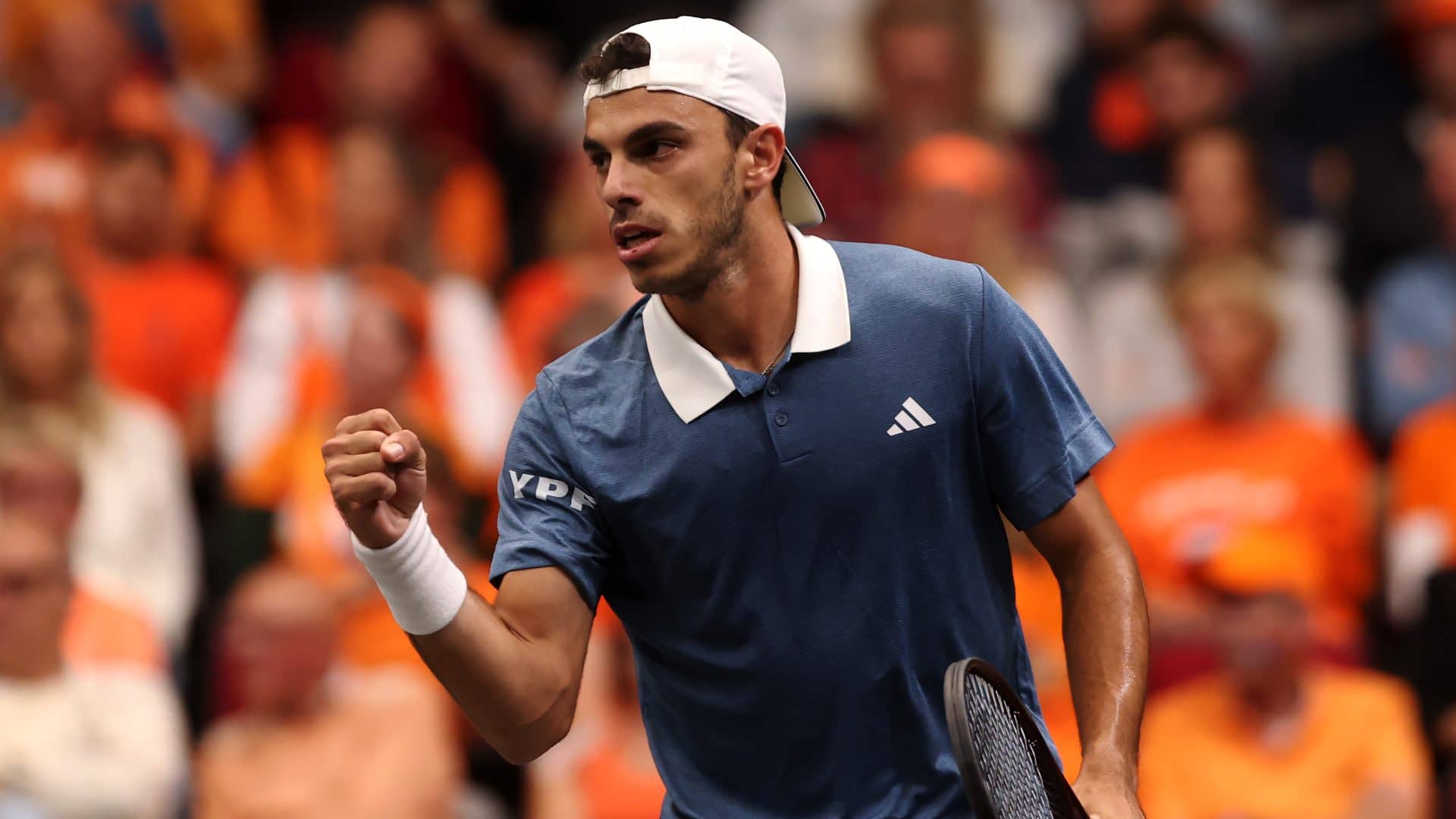 Cerúndolo y Etcheverry pusieron el 2-0 ante Países Bajos y dejaron a Argentina al borde del Final 8 en la Copa Davis.