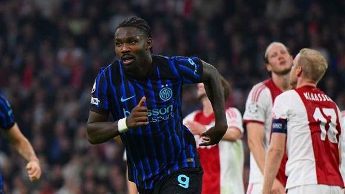 Con dos cabezazos letales de Marcus Thuram, el Inter derrotó 0-2 al Ajax en Ámsterdam y comenzó con paso firme la fase liga Champions League.