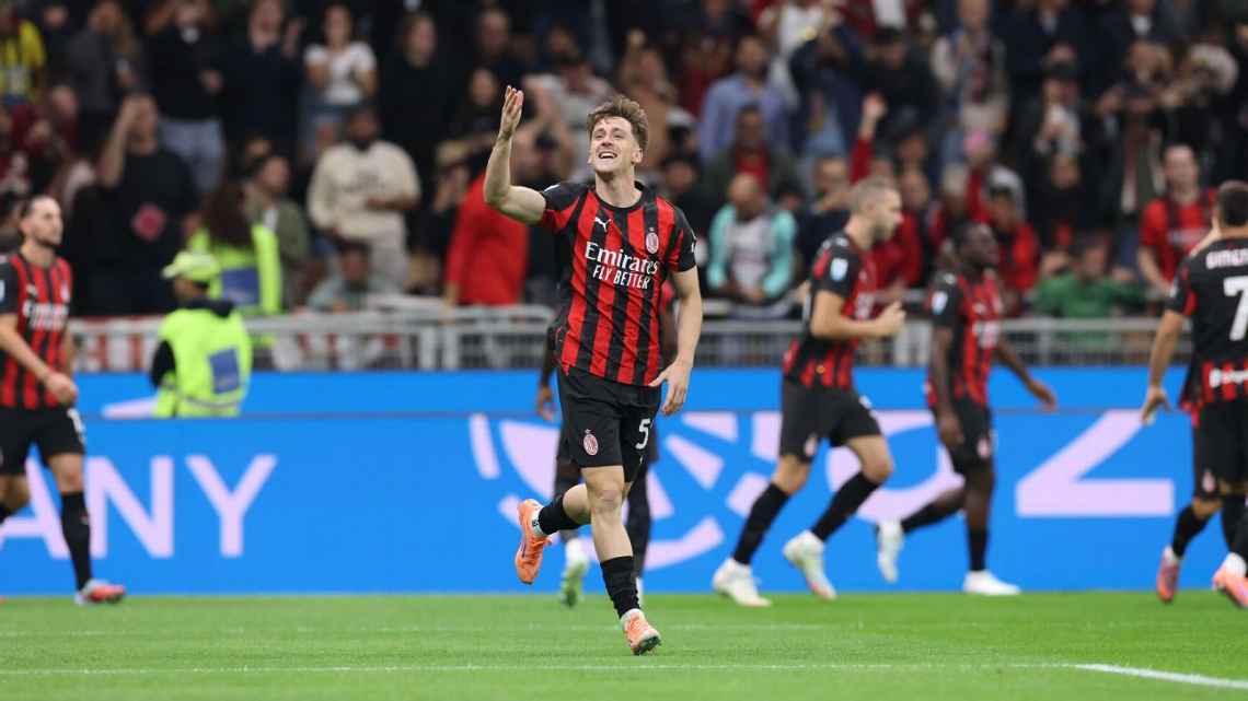 Un Milan heroico: con uno menos resistió y venció a Napoli