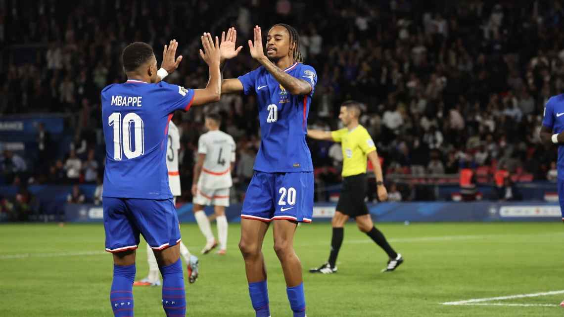 Mbappé mantiene a flote a Francia