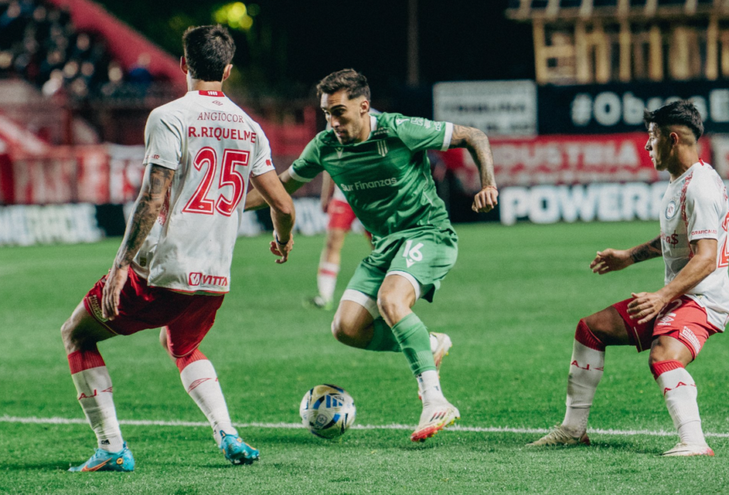 Argentinos Juniors goleó a Banfield y volvió a sonreír en La Paternal