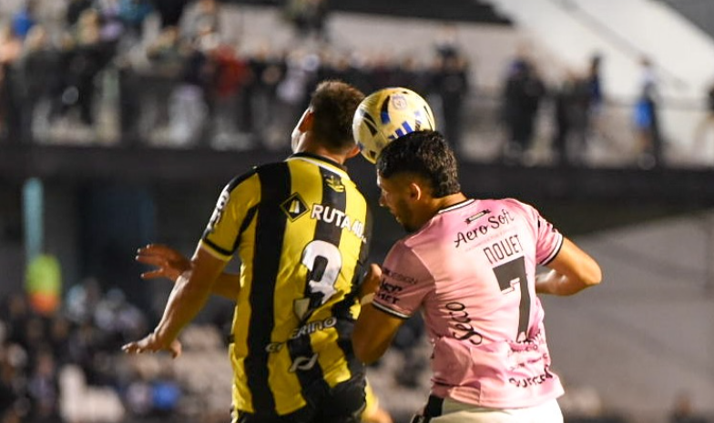 Deportivo Madryn resistió con nueve y quedó a un paso de la final