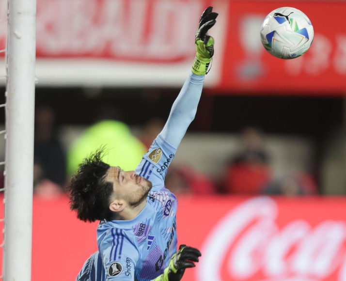 Estudiantes ganó en UNO, pero Flamengo lo eliminó por penales y avanzó a semifinales