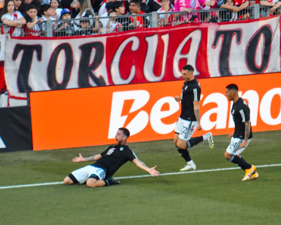 Riestra hizo historia en el Monumental 