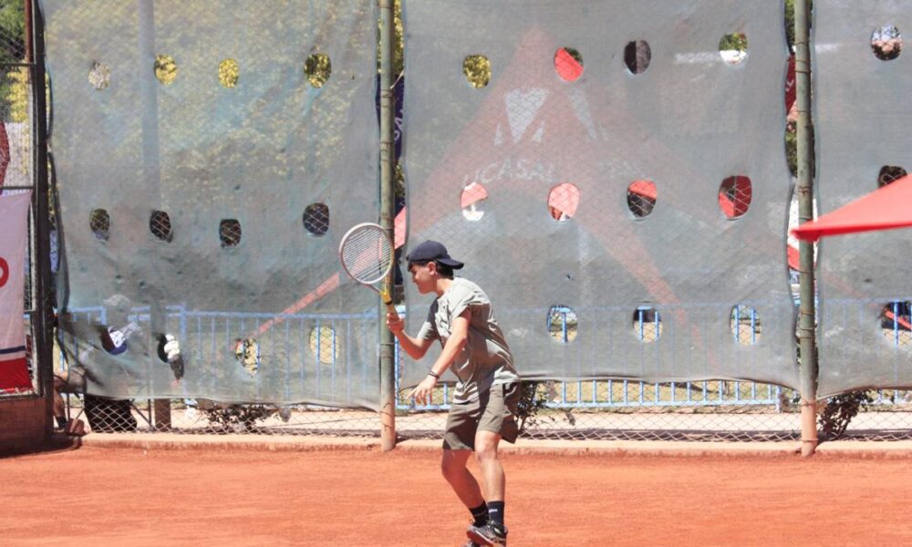 El ITF J200 de Salta avanza con victorias de Pagani, Bolívar Idárraga y Frutos Alonso, mientras se completan los cruces de primera ronda.