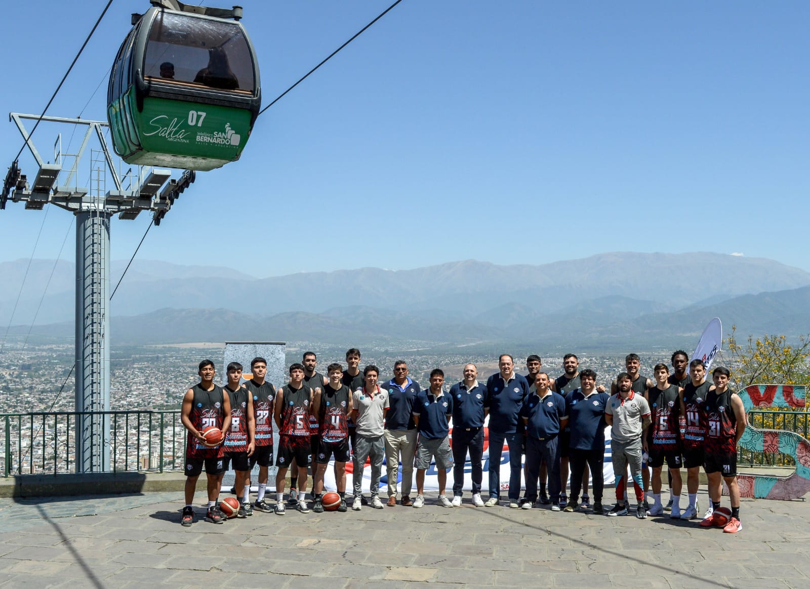 Salta Basket debutará el 3 de noviembre ante Colón en Santa Fe y recibirá a Jujuy Básquet el 13 en el Delmi. Los Infernales afrontarán un intenso calendario en la temporada 2025/26.