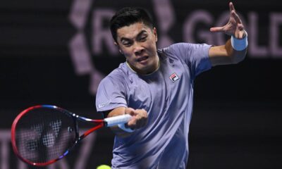 Brandon Nakashima avanza en el Almaty Open 2025 tras derrotar a Hamad Medjedovic y busca su primer título ATP en pista cubierta.