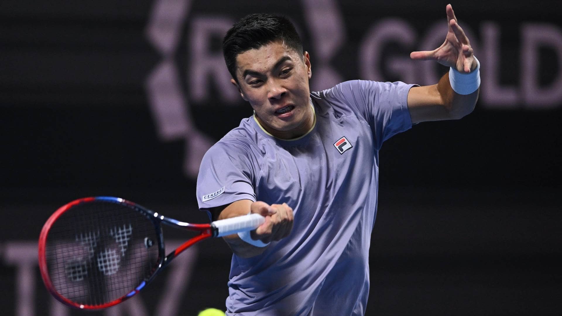 Brandon Nakashima avanza en el Almaty Open 2025 tras derrotar a Hamad Medjedovic y busca su primer título ATP en pista cubierta.