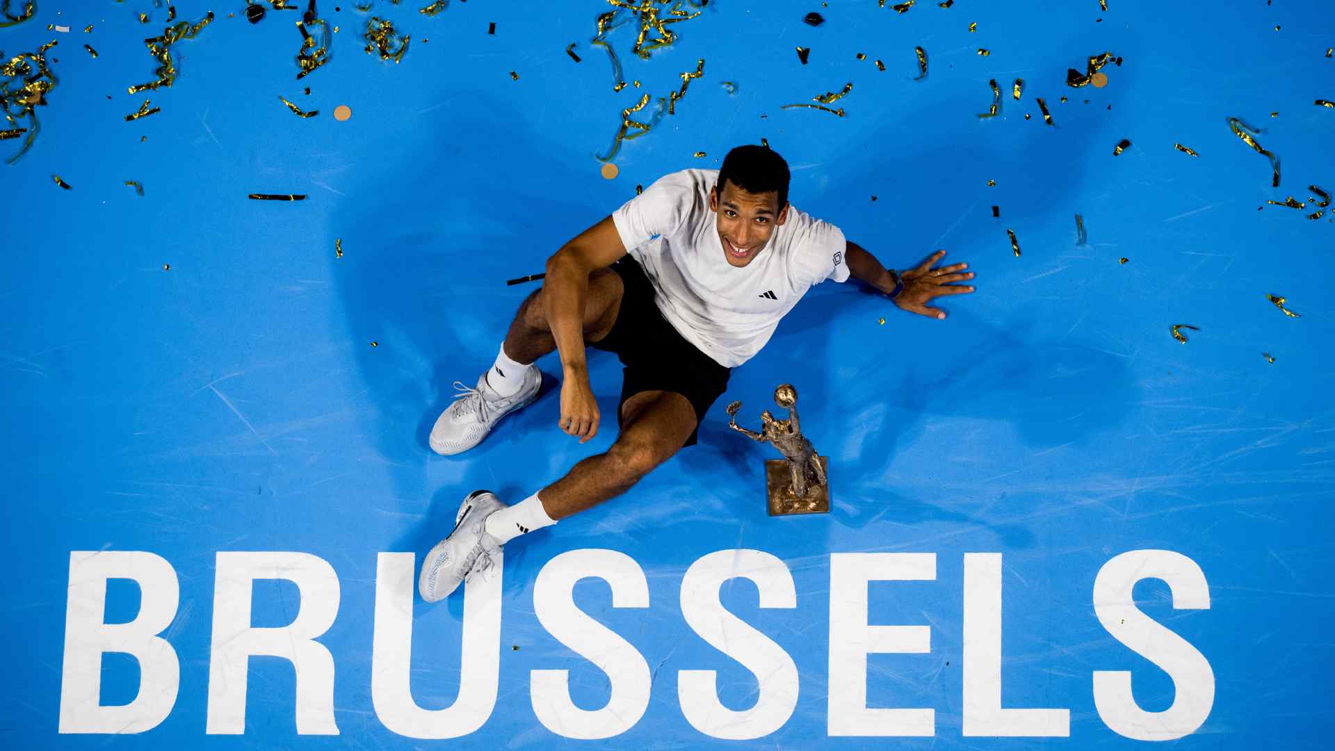 Felix Auger-Aliassime vence a Jiri Lehecka 7-6(2), 6-7(6), 6-2 y se consagra campeón del ATP de Bruselas, logrando su séptimo título indoor y octavo en el circuito.