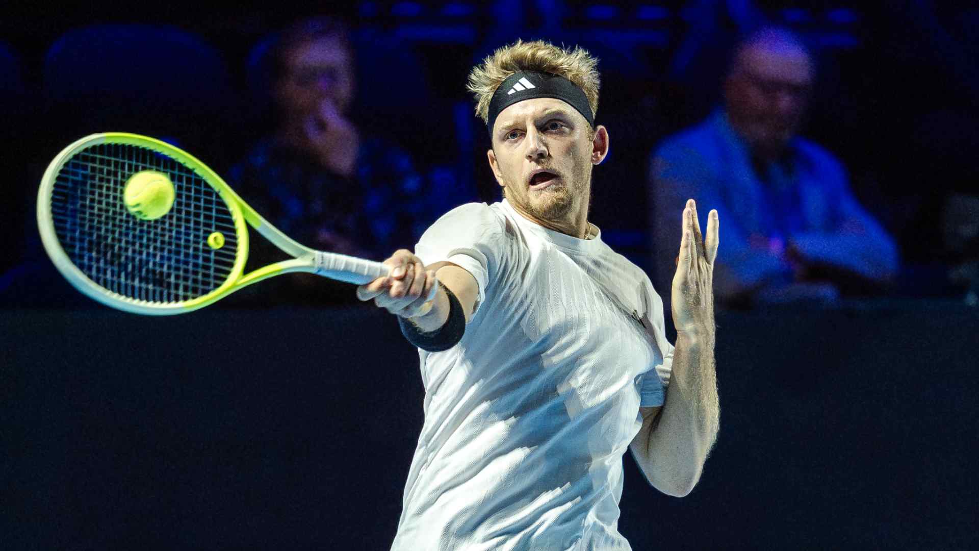 Davidovich llega a 40 triunfos en el ATP Tour tras vencer a Brooksby y vive su mejor temporada. Próximo rival: Ruud o Wawrinka.