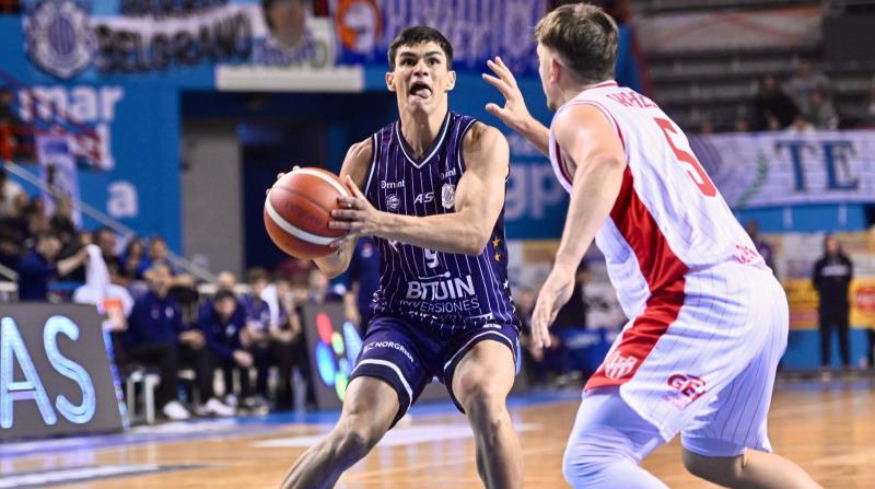 Agónica victoria de Peñarol sobre Instituto 85-83 con Vázquez como figura y Basualdo decisivo en el cierre.