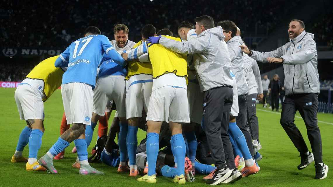 De Bruyne y McTominay devuelven al Nápoles la alegría