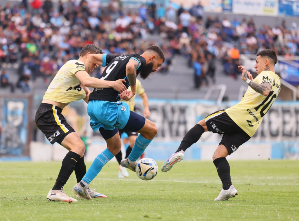 Se suspendió el partido entre Gimnasia y Esgrima y Deportivo Madryn por presuntas amenazas al árbitro
