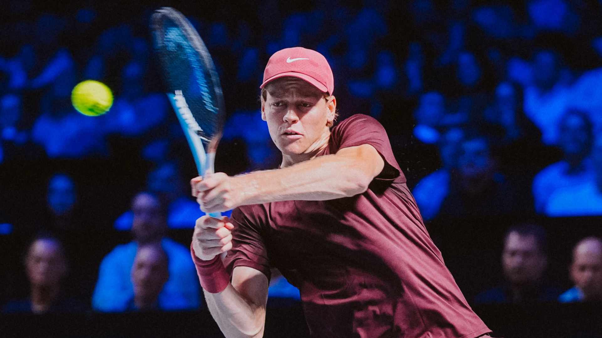 🔥 Jannik Sinner arrasa en Viena: venció a Altmaier 6-0, 6-2 en solo 58 minutos, su triunfo más rápido del año. Lleva 17 victorias seguidas bajo techo y apunta al título. 💪🇮🇹 #ErsteBankOpen #Sinner