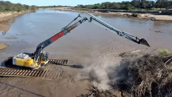 Avanzan las defensas en el río Pilcomayo