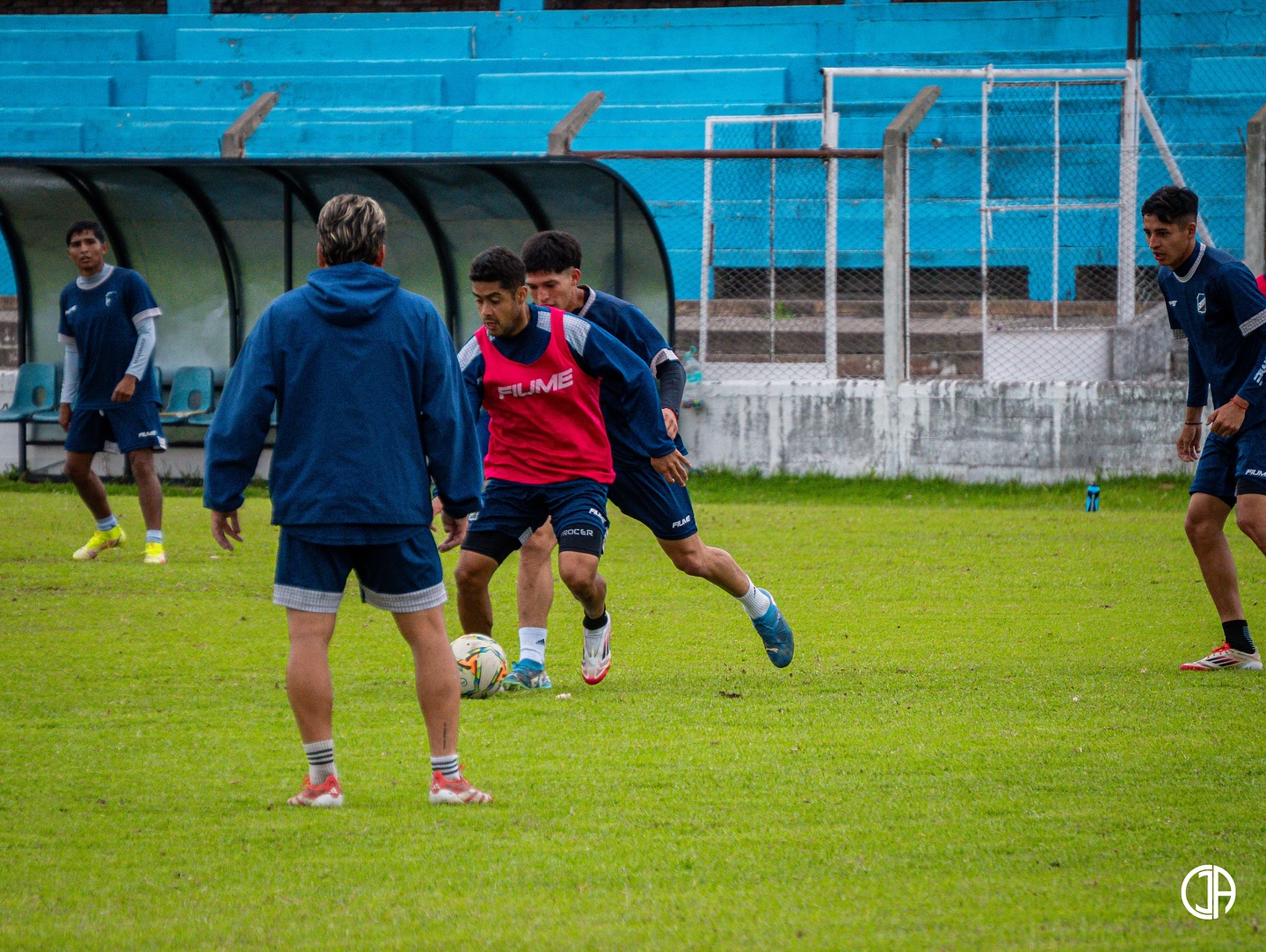 Juventud Antoniana visita a Gimnasia de Chivilcoy por la revancha de la Reválida del Federal A. El Santo necesita ganar para seguir en carrera.