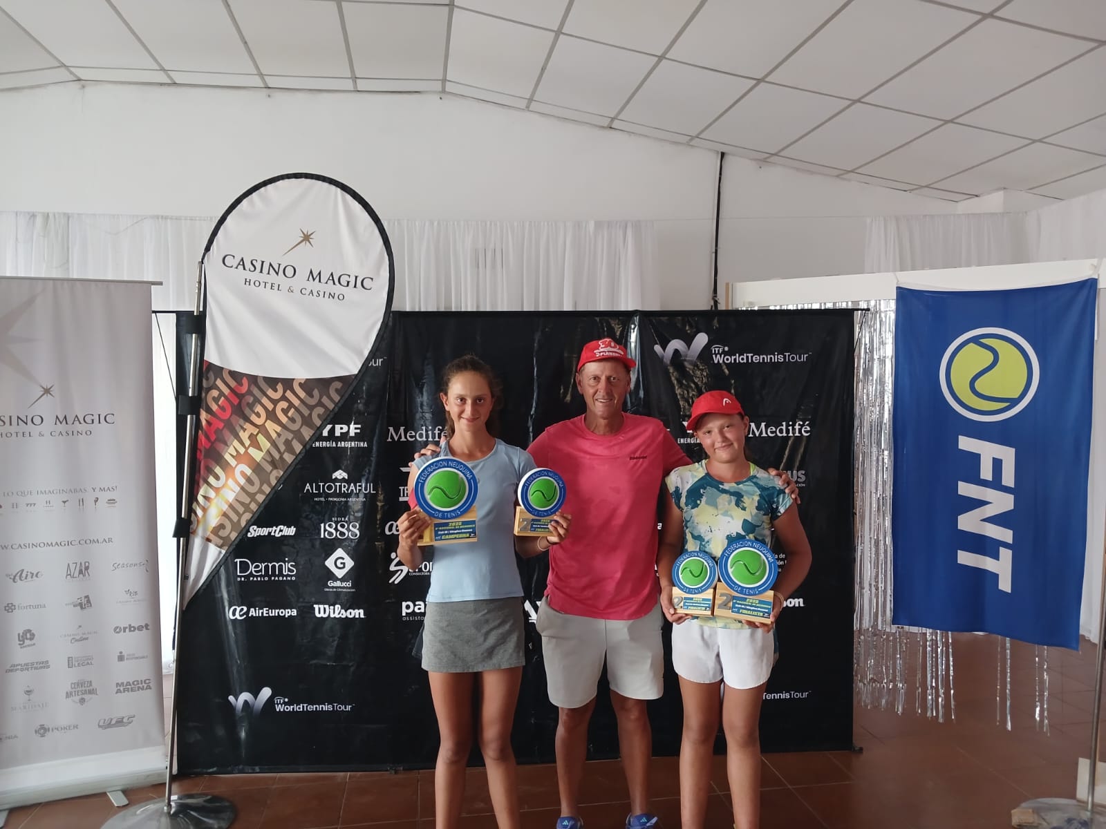 Las hermanas Mardones llegaron a la final del Nacional de Menores en Neuquén, logrando cuatro finales entre ambas en una semana histórica