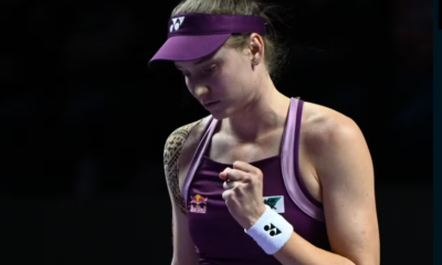 Rybakina vence a Alexandrova en Riad