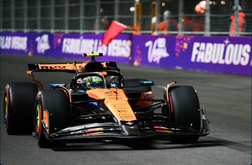 Lando Norris lideró unos caóticos Libres 2 del Gran Premio de Las Vegas marcados por dos banderas rojas. Verstappen quedó lejos