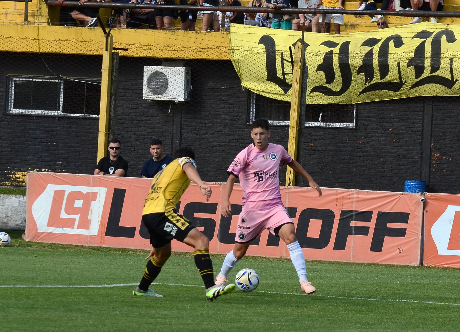 Real Pilar fue una máquina: venció 2-0 a Flandria y avanzó a semifinales del Reducido.