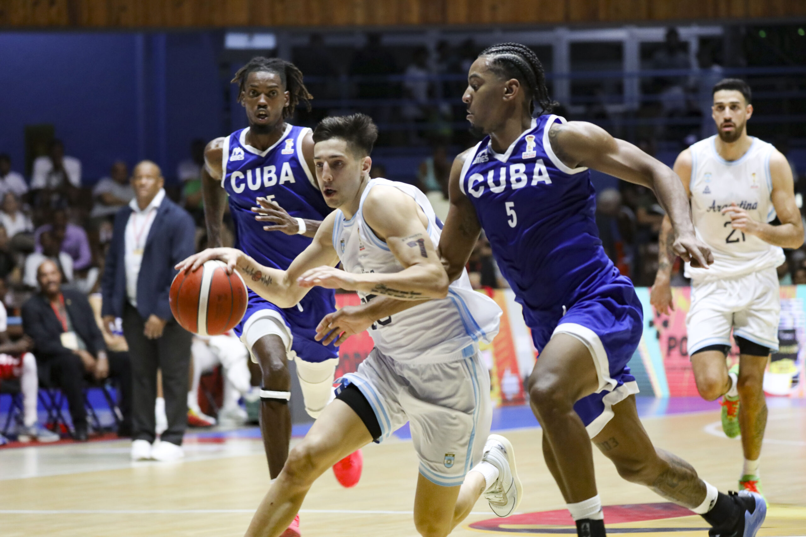 Argentina derrotó a Cuba 80-68 en La Habana con Corbalán y Cáffaro como figuras. Gran inicio rumbo al Mundial 2027.