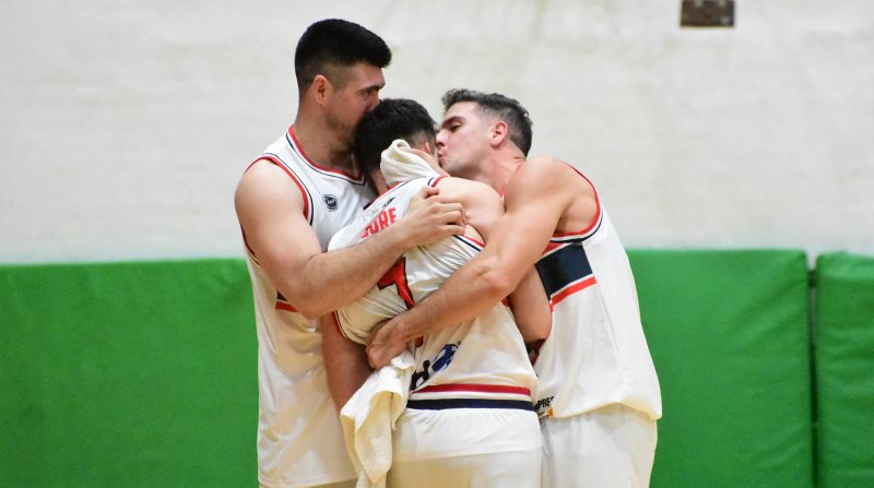 Bochas ganó con un triple agónico y Comunicaciones cerró una gira perfecta en la Conferencia Norte de La Liga Argentina