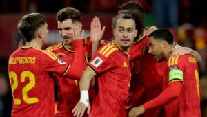 Bélgica aplastó 7-0 a Liechtenstein, aseguró el primer puesto y estará en el Mundial 2026. Doku, De Ketelaere y Saelemaekers brillaron.