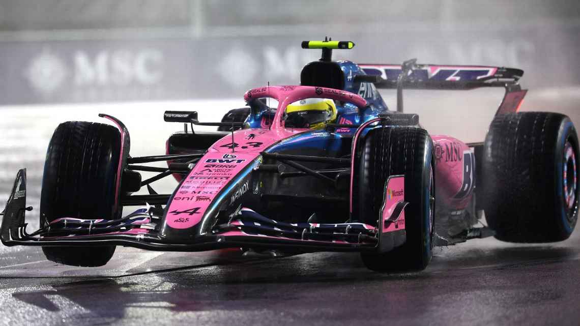 Franco Colapinto clasificó 15º: aprovechó la lluvia para avanzar a la Q2 en el GP de Las Vegas 2025 de Fórmula 1, tras una gran vuelta en Q1
