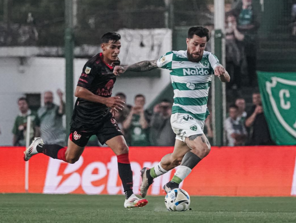 Con goles de Insaurralde y García, Sarmiento venció a Instituto y se salvó del descenso.