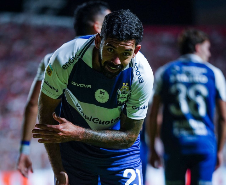Gimnasia dio el golpe en Santa Fe y va por Barracas