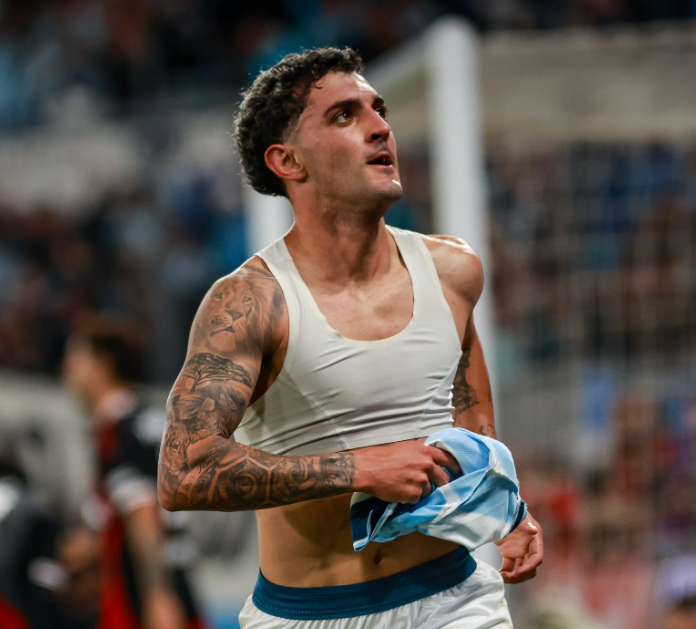 Racing hizo la épica y eliminó a River con un gol agónico en el Cilindro