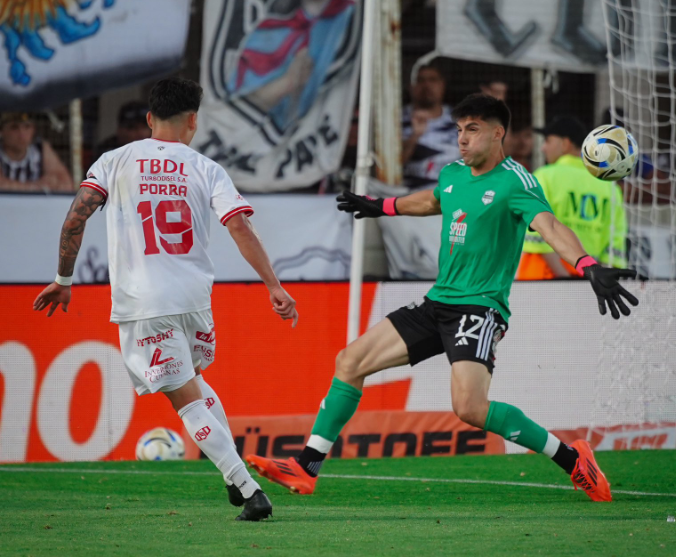 Con diez y en el alargue: Barracas dio el golpe y dejó afuera a Riestra